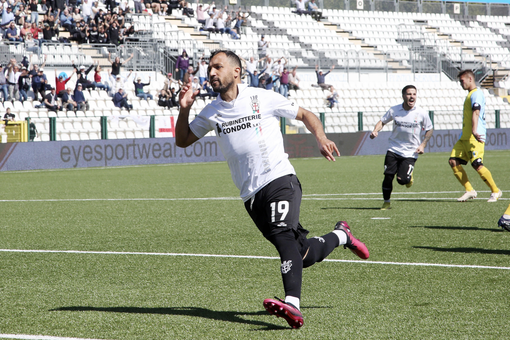 Laribi dopo il gol (Lussoso) Laribi dopo il gol (Lussoso)