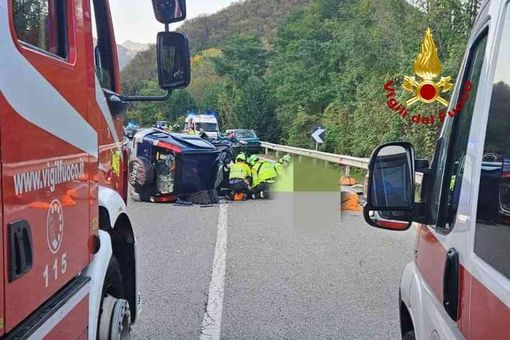 Incidente a Roccapietra, capottata una delle auto - foto Incidente a Roccapietra, capottata una delle auto - foto