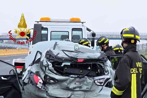 Schianto in autostrada: una donna elitrasportata in ospedale