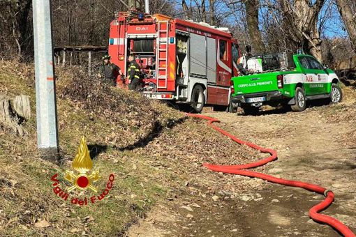 Incendio nei boschi sopra Quarona, giornata di lavoro per Vigili del Fuoco e Aib