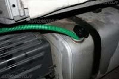 Rubava gasolio dal cantiere di cui era sorvegliante