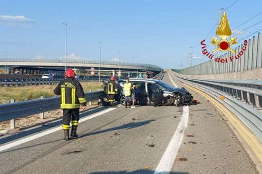 Balocco, incidente in autostrada: tre persone in ospedale Balocco, incidente in autostrada: tre persone in ospedale