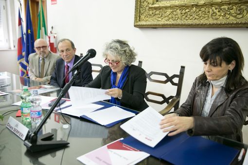 La sottoscrizione dell'accordo tra Comune, Asl e Università