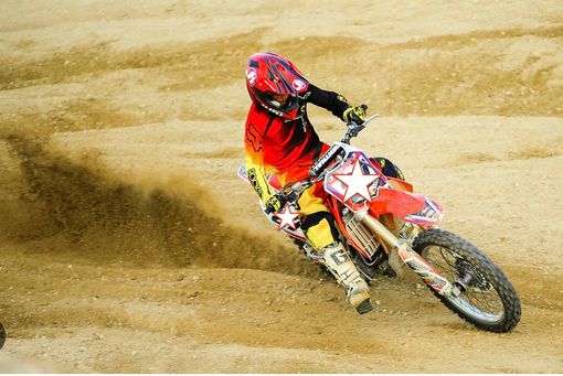 Dramma sulla pista da cross: un uomo perde la vita