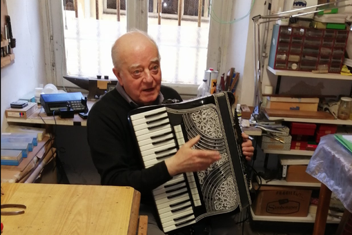 Peppino Ranco con una delle sue fisarmoniche Peppino Ranco con una delle sue fisarmoniche