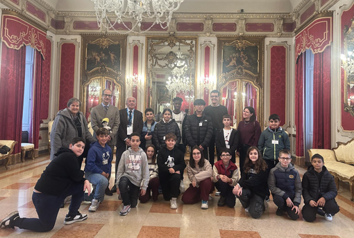 Gli studenti della Verga ricevuti dal Prefetto di Vercelli, Lucio Parente