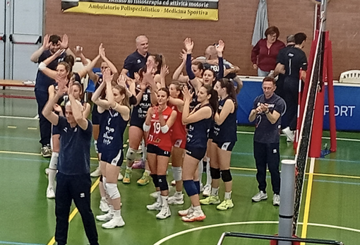 Gran festa dopo la vittoria che ha sancito la promozione in B Gran festa dopo la vittoria che ha sancito la promozione in B