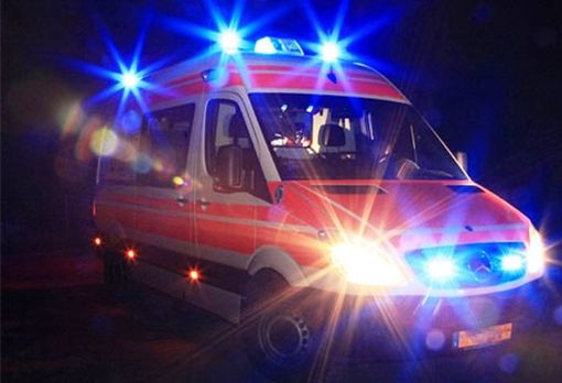Trentenne morto e tre feriti nell'auto finita contro un albero Trentenne morto e tre feriti nell'auto finita contro un albero