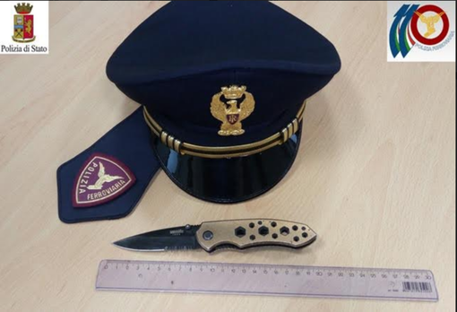 In treno con un coltello da 20 centimetri