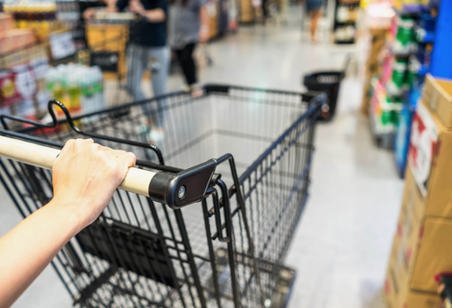 Coldiretti: «Gli aumenti sui cibi svuotano il carrello della spesa»