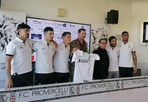 Da sinistra: Rojas, Costanzo, Contaldo, Casella, Pinciroli, Laribi, N.Rizzo Da sinistra: Rojas, Costanzo, Contaldo, Casella, Pinciroli, Laribi, N.Rizzo