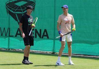 Sinner e il trionfo a Wimbledon: "Ho vinto una scommessa con Cahill e ora.." Sinner e il trionfo a Wimbledon: "Ho vinto una scommessa con Cahill e ora.."