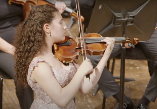 Mariam Abouzhara durante il concerto