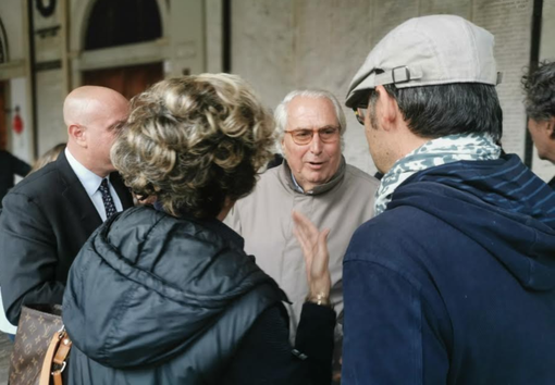 Roberto Scheda lunedì nell'atrio del Comune Roberto Scheda lunedì nell'atrio del Comune