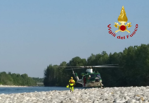 Si immergono nella Sesia e vengono trascinati via dalla corrente - FOTO E VIDEO Si immergono nella Sesia e vengono trascinati via dalla corrente - FOTO E VIDEO