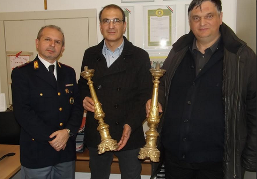 Furti di arte sacra: la Polfer di Vercelli recupera due candelabri del 1600