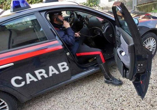 "Sua figlia è in arresto: servono soldi e gioielli per la cauzione": e rubano 1500 euro a un'anziana