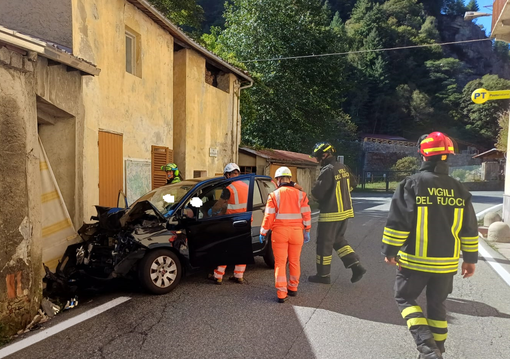 Auto contro un muro, due sorelle perdono la vita: tragedia in Valle Cervo Auto contro un muro, due sorelle perdono la vita: tragedia in Valle Cervo