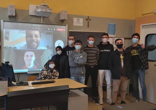«La nostra vita dopo l'incidente»: incontro tra gli studenti e due testimonial della sicurezza stradale «La nostra vita dopo l'incidente»: incontro tra gli studenti e due testimonial della sicurezza stradale