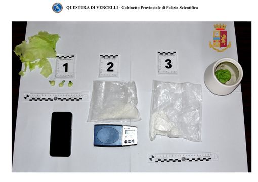 «Vende coca anche ai minorenni»: in manette un 35enne. In casa 160 grammi di droga