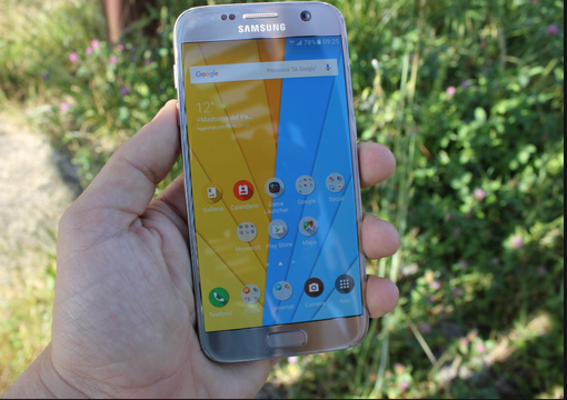 Trova in terra un cellulare e se lo tiene. Finisce a processo per ricettazione Trova in terra un cellulare e se lo tiene. Finisce a processo per ricettazione