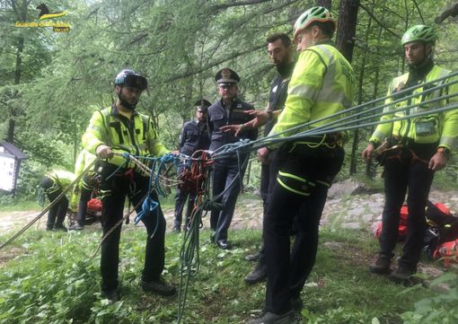 Il generale Lipari in visita ai professionisti del soccorso alpino