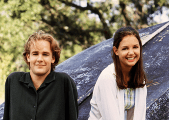 Addio a James Van Der Beek, Katie Holmes (la sua Joey): "Il viaggio di un eroe" Addio a James Van Der Beek, Katie Holmes (la sua Joey): "Il viaggio di un eroe"