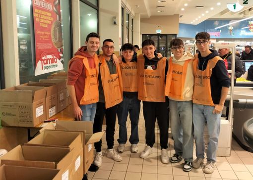 Scuola e Volontariato: l'impegno dei ragazzi del liceo Avogadro Scuola e Volontariato: l'impegno dei ragazzi del liceo Avogadro
