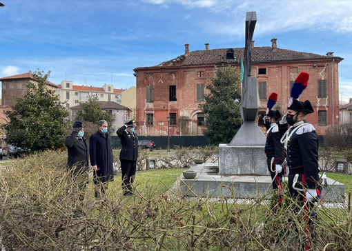 Cerimonia in ricordo dell'appuntato Salvatore Vinci