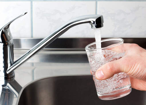 «Niente utili sull'acqua: tutti i ricavi vanno reinvestiti nelle reti» «Niente utili sull'acqua: tutti i ricavi vanno reinvestiti nelle reti»