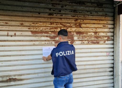 Schiamazzi notturni degli avventori e minacce a un cittadino esasperato: chiuso locale di via Monviso