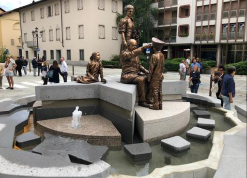 Al via la pulizia delle fontane artistiche: nelle vasche si trova di tutto Al via la pulizia delle fontane artistiche: nelle vasche si trova di tutto