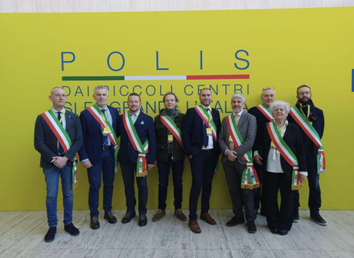 La sindaca Ariotti insieme ad altri sindaci coinvolti dal progetto La sindaca Ariotti insieme ad altri sindaci coinvolti dal progetto