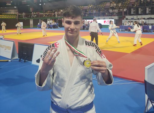 Jiujitsu: oro e argento per il vercellese Pietro Ferrero Jiujitsu: oro e argento per il vercellese Pietro Ferrero