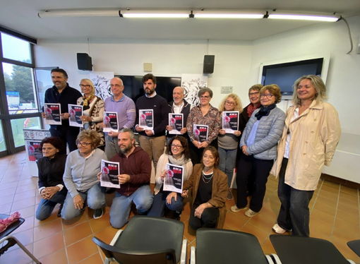 "Oltre la rete": foto ricordo al termine della conferenza stampa di presentazione "Oltre la rete": foto ricordo al termine della conferenza stampa di presentazione