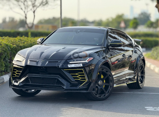 Supercar e stile: esplorare Dubai al volante di una leggenda Supercar e stile: esplorare Dubai al volante di una leggenda