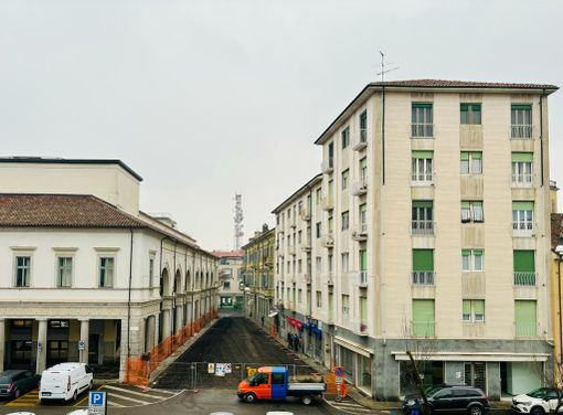 Via Palazzo di Città e piazza Municipio: via l'asfalto, arriva l'acciottolato
