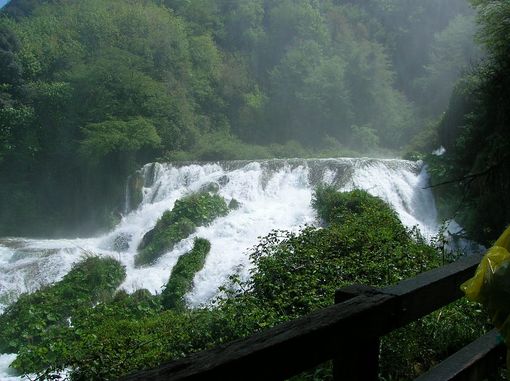 Le Cascate delle Marmore: un'emozionante avventura a contatto diretto con la natura Le Cascate delle Marmore: un'emozionante avventura a contatto diretto con la natura