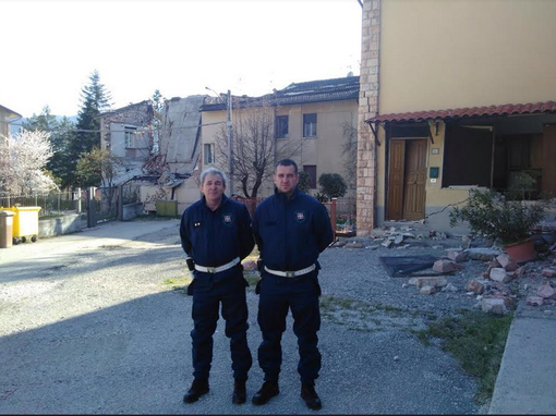 Gli agenti della Municipale di Vercelli in servizio a Norcia