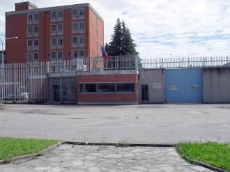 Incendia l'immondizia in cella e aggredisce gli agenti della Penitenziaria Incendia l'immondizia in cella e aggredisce gli agenti della Penitenziaria