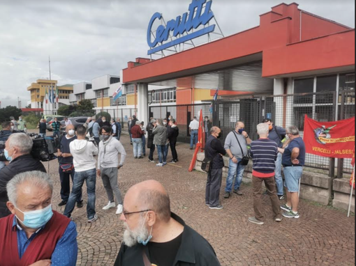 Cerutti, l'amarezza dei lavoratori. "Tanti anni di sacrifici non sono serviti a nulla" - FOTO Cerutti, l'amarezza dei lavoratori. "Tanti anni di sacrifici non sono serviti a nulla" - FOTO