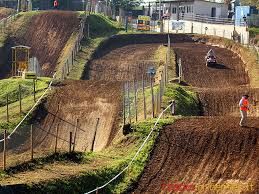 Da cava di sabbia a pista da cross Da cava di sabbia a pista da cross
