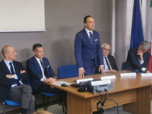 Sanità, dal robot chirurgico all'elisuperficie: il Sant'Andrea cresce. Spettro della chiusura per il Punto Nascite di Borgosesia