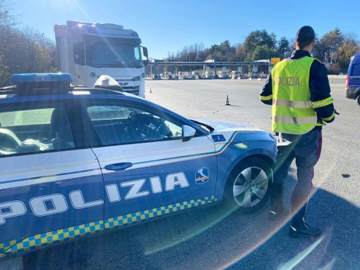 Fermato per un controllo a Novara Est: in auto due chili di coca