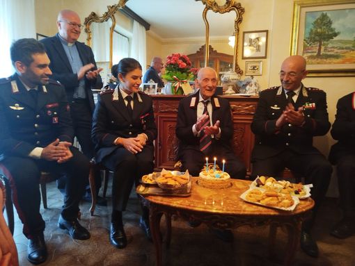Arma in festa per i 103 anni del maresciallo Ledda, decano dei Carabinieri valsesiani