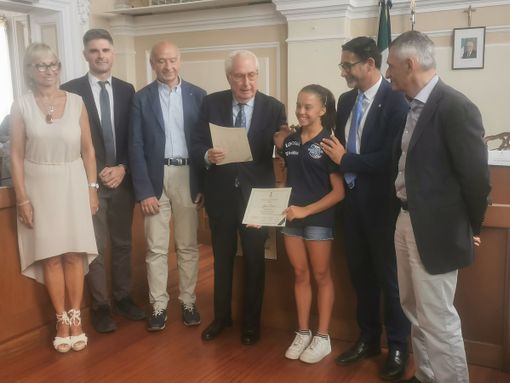 Cracking Art: Giulia Perotti ed Ettore Leporati testimonial della mostra che colorerà Vercelli