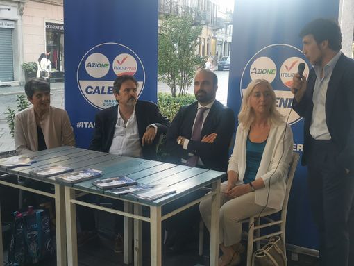 Terzo Polo: «Un progetto di centro, per dare equilibrio al Paese» Terzo Polo: «Un progetto di centro, per dare equilibrio al Paese»