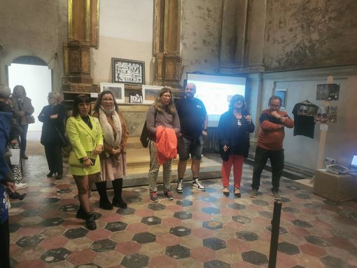 Brein, in San Pietro Martire quadri, sculture e lavori di sartoria per combattere l'indifferenza