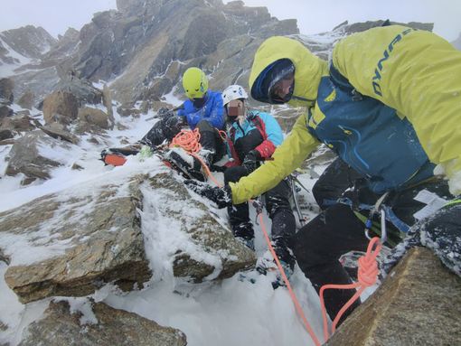 Tre alpinisti bloccati a 4mila metri sul Rosa salvati dal Soccorso Alpino Tre alpinisti bloccati a 4mila metri sul Rosa salvati dal Soccorso Alpino