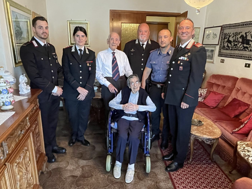Varallo Sesia: i carabinieri festeggiano i 102 anni del maresciallo maggiore Antonio Ledda Varallo Sesia: i carabinieri festeggiano i 102 anni del maresciallo maggiore Antonio Ledda